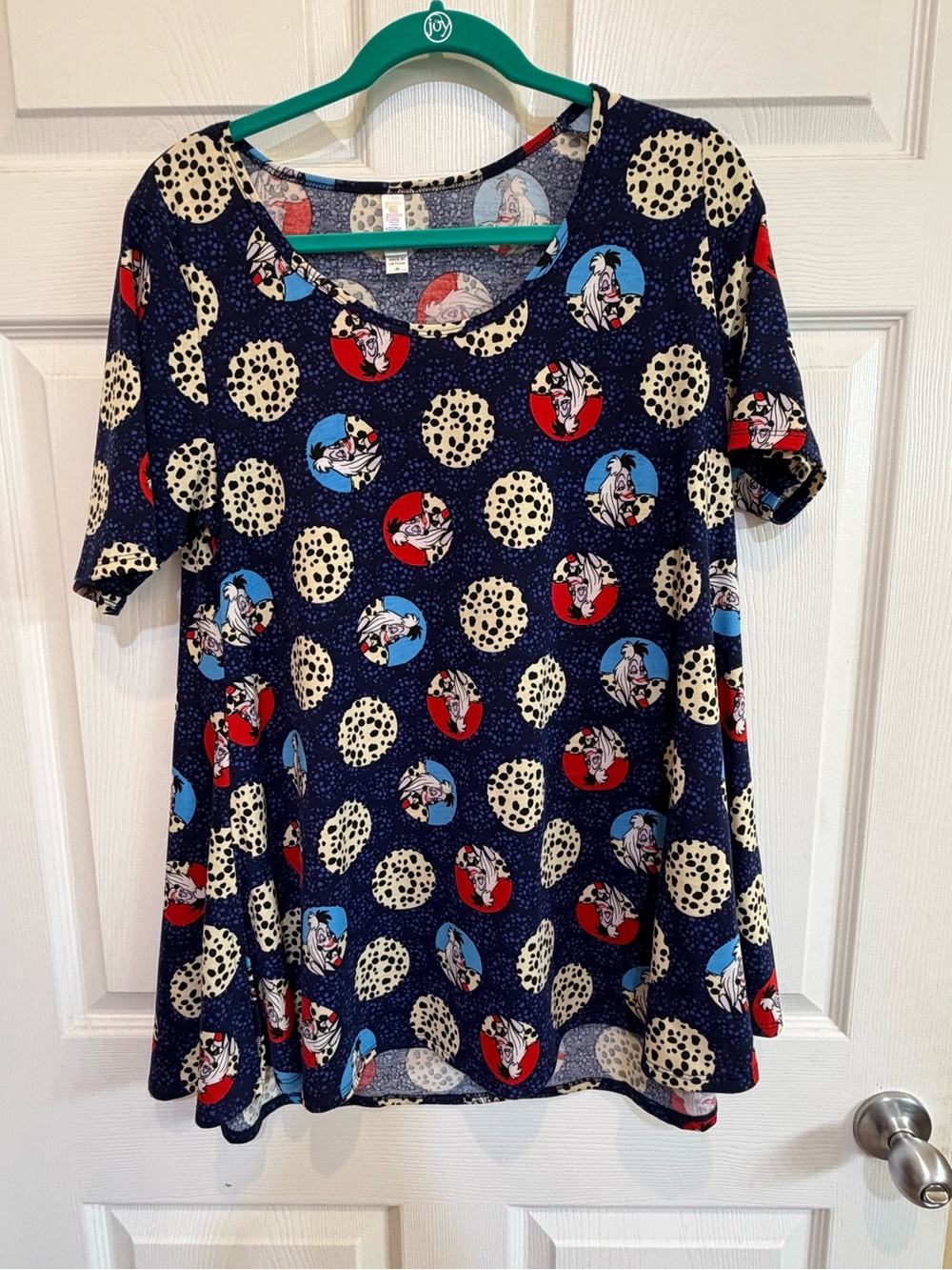 LuLaRoe Disney Perfect T Shirt Top Cruella De Vil 101 Dalmatians Size M EUC